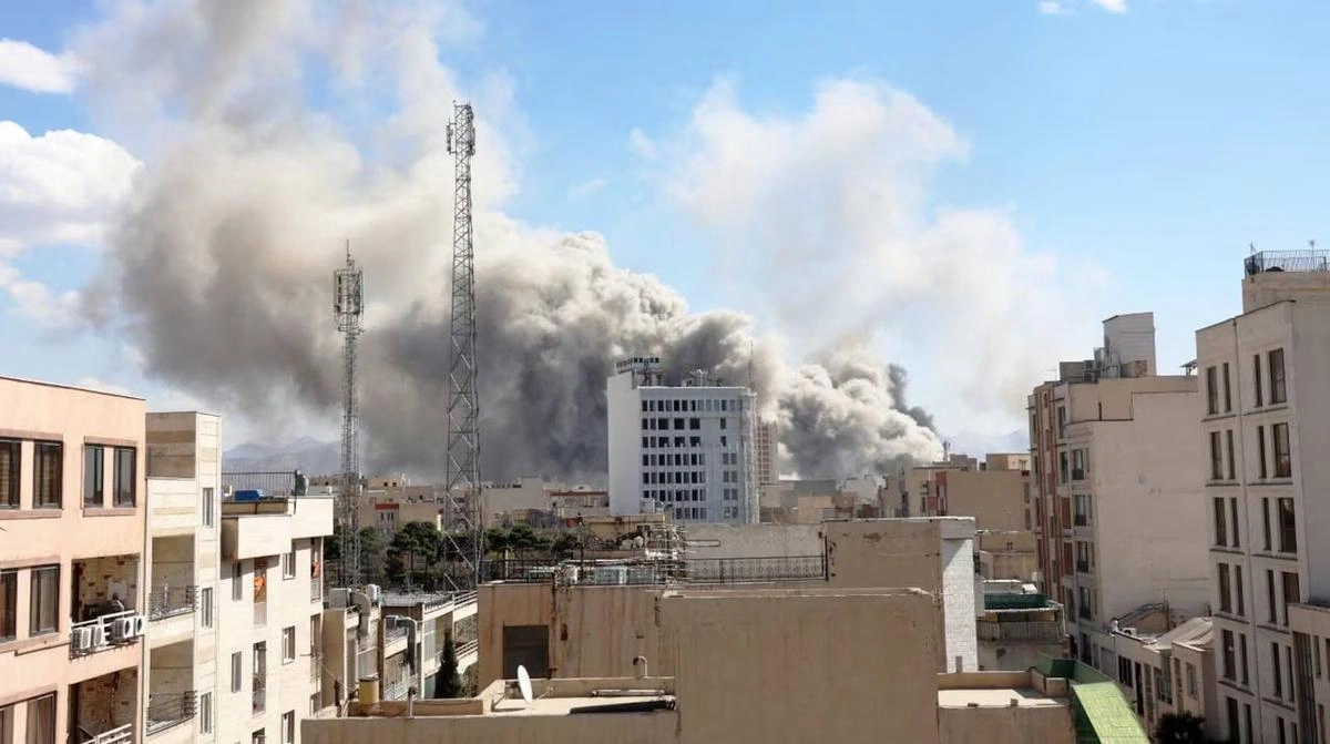 Crece la tensión con más ataques entre Irán e Israel tras la muerte de Khamenei