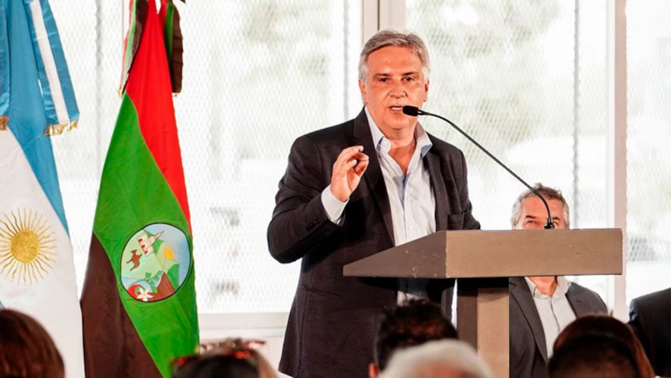 Llaryora respondió ante el paro docente y prometió una nueva oferta: “No llega nadie a fin de mes”