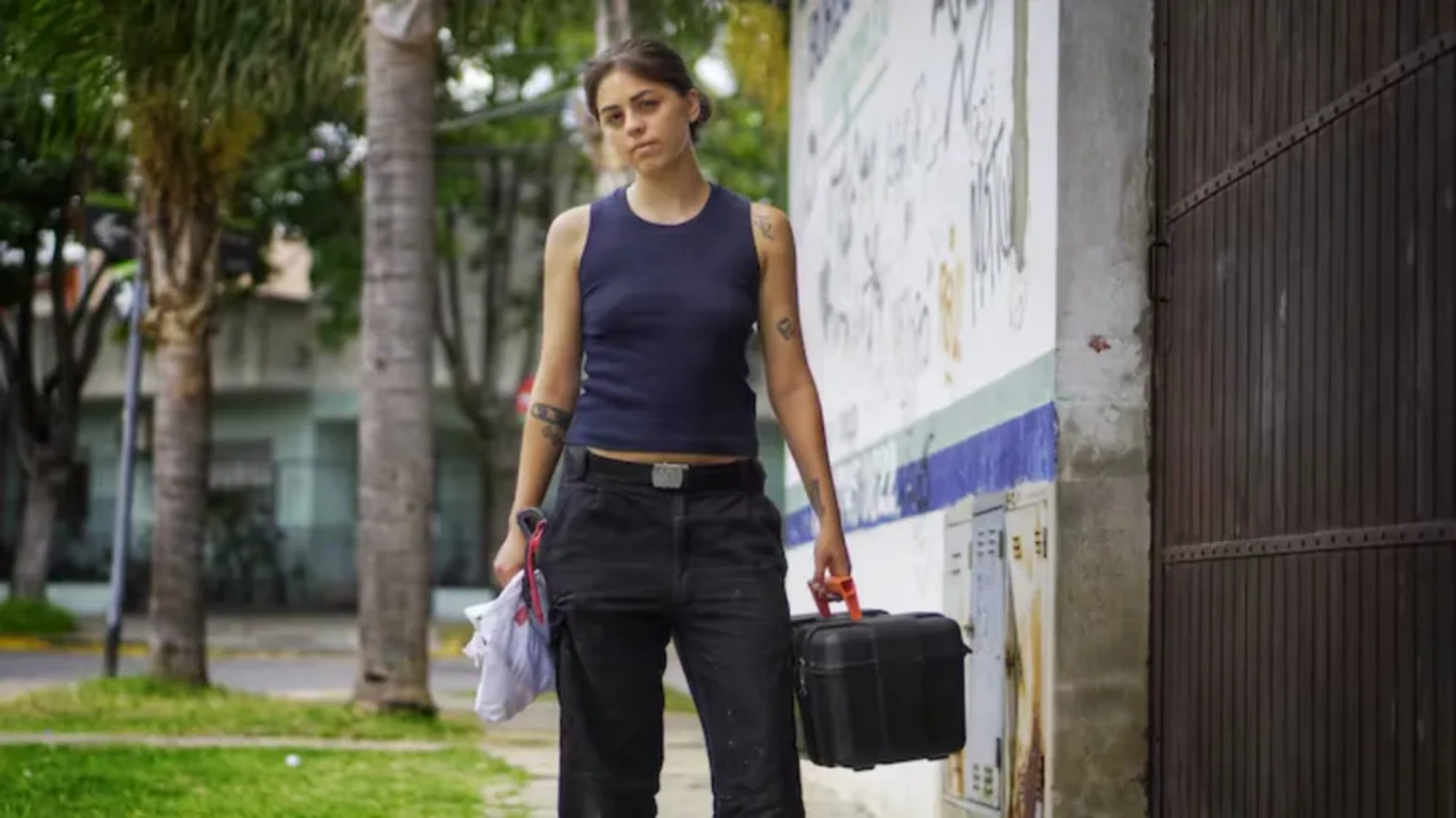 "Electrilindas": El emprendimiento de mujeres que revoluciona los oficios