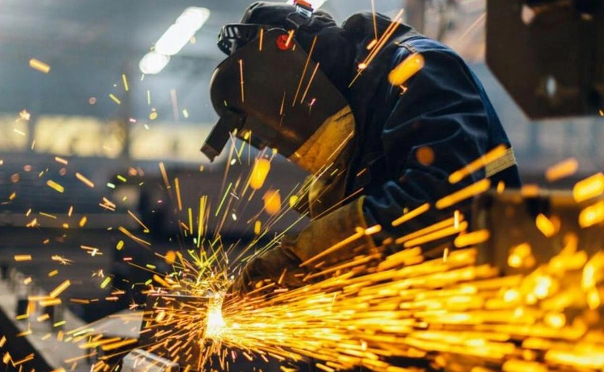 Duro informe de la UIA: 15 trimestres de contracción y caída general de ventas