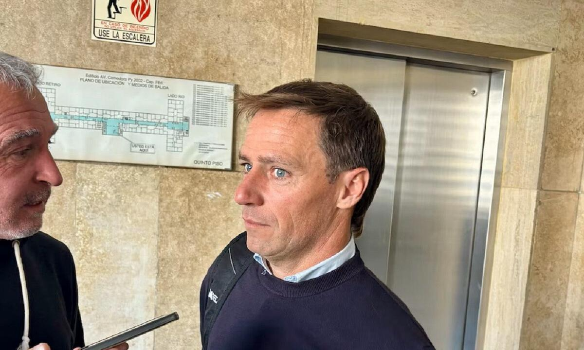 Peritarán el celular del contratista que refaccionó la casa de country de Adorni