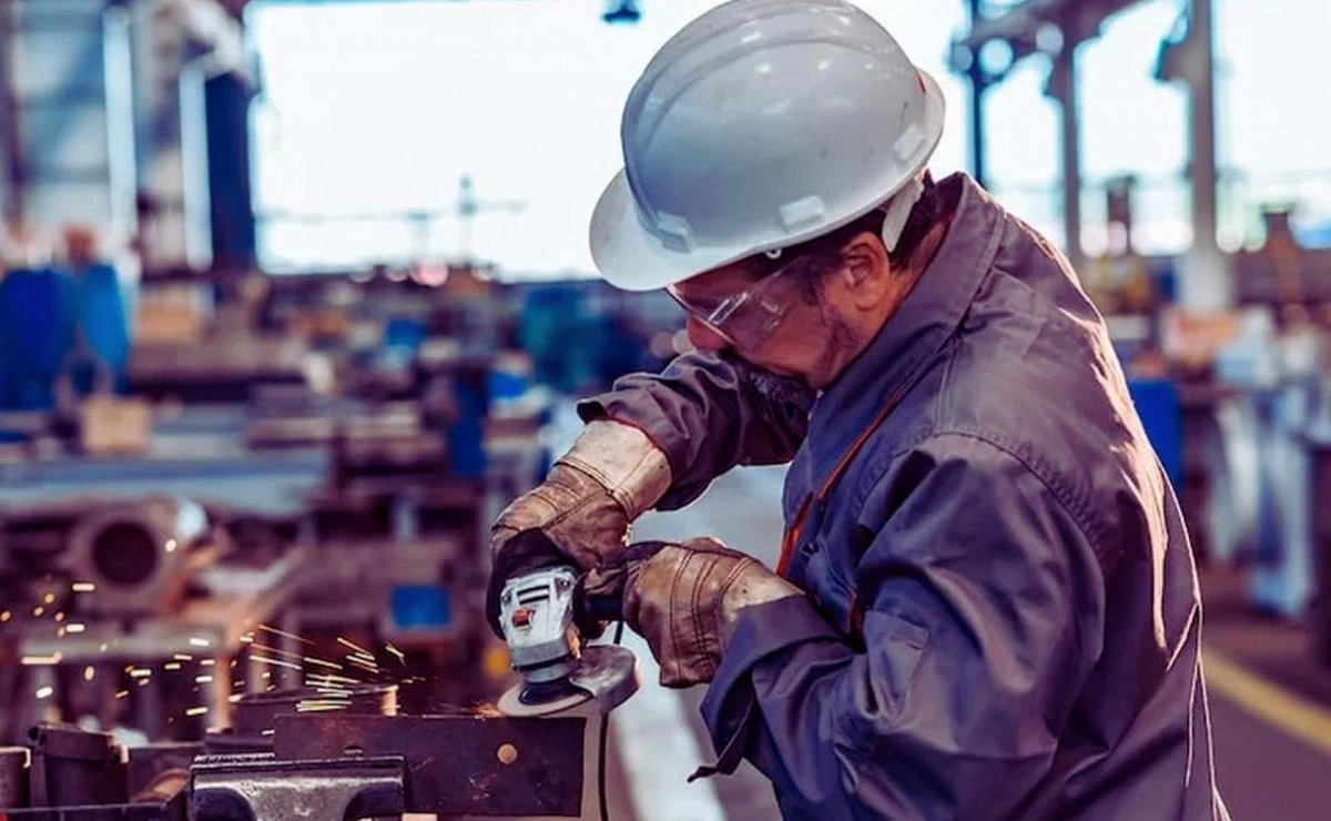 La industria cayó 8,7% en febrero y golpea a casi todos los sectores