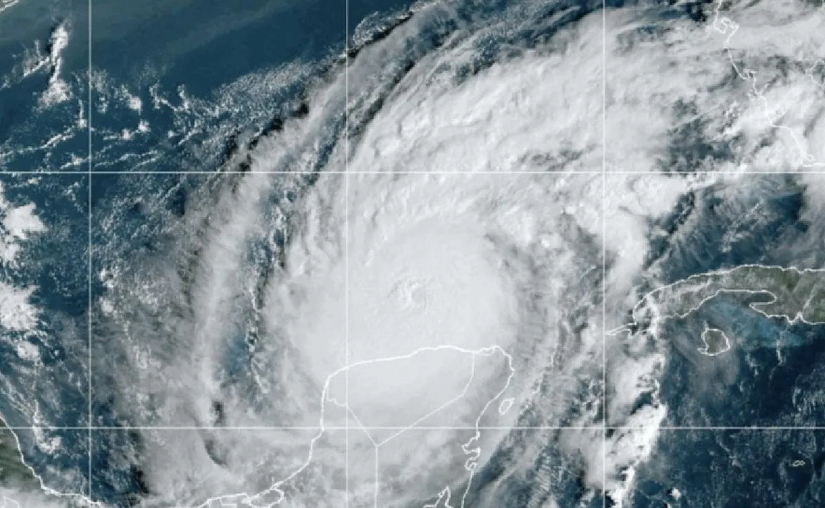 Avanza el peligroso huracán Milton rumbo a Florida: masivas evacuaciones