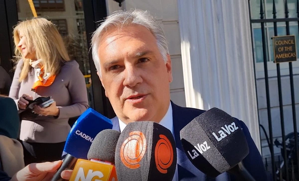 Llaryora, sobre el viaje a EE.UU.: “Apoyamos a Argentina, no a un partido”