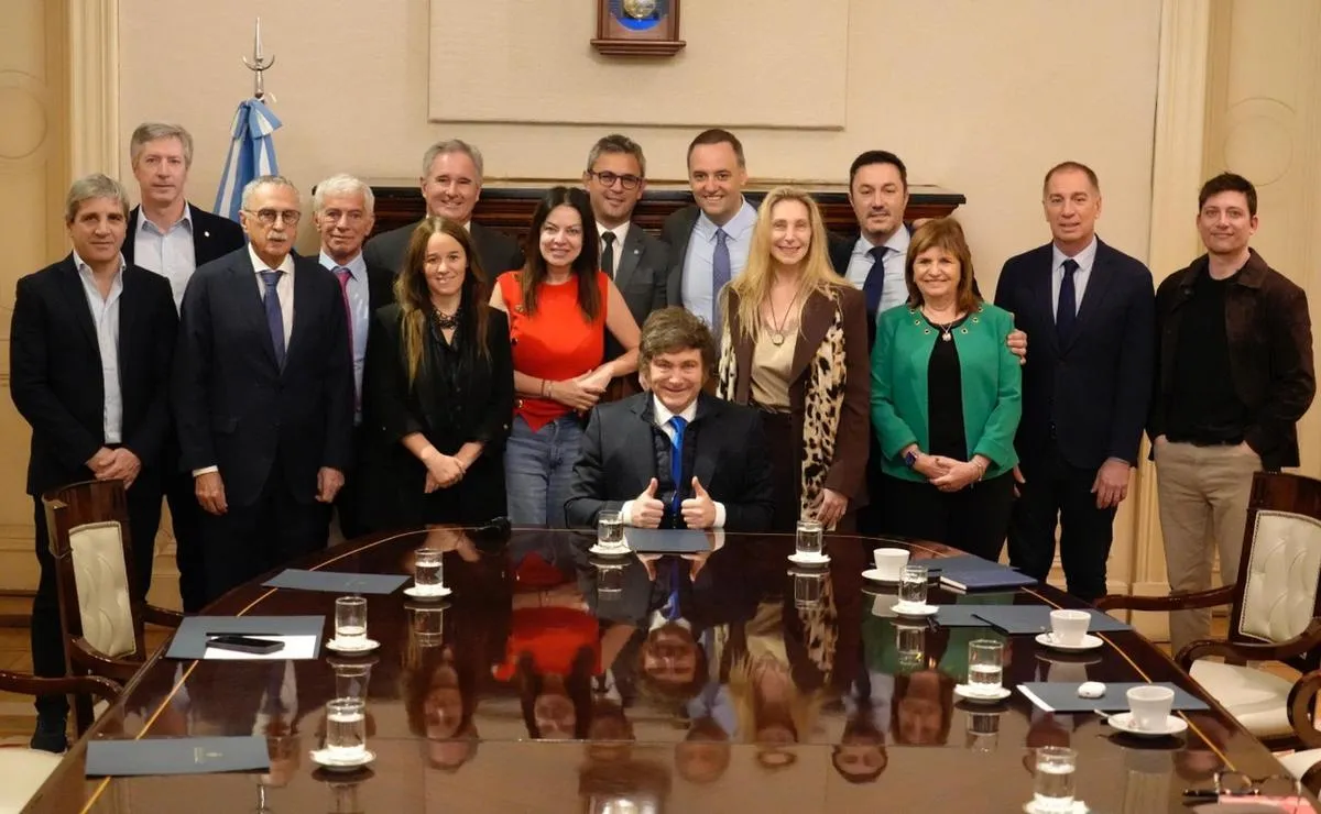 Milei lidera reuniones clave para definir el nuevo organigrama estatal
