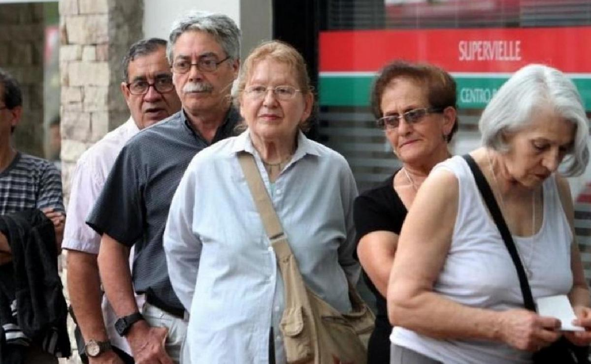 Médicos de PAMI inician huelga de 72 horas por fuertes recortes salariales