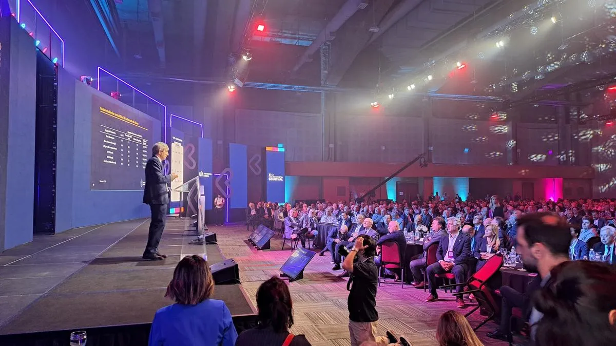 Caputo: Hay que graduarse primero antes de flotar libre, no nos agrandemos