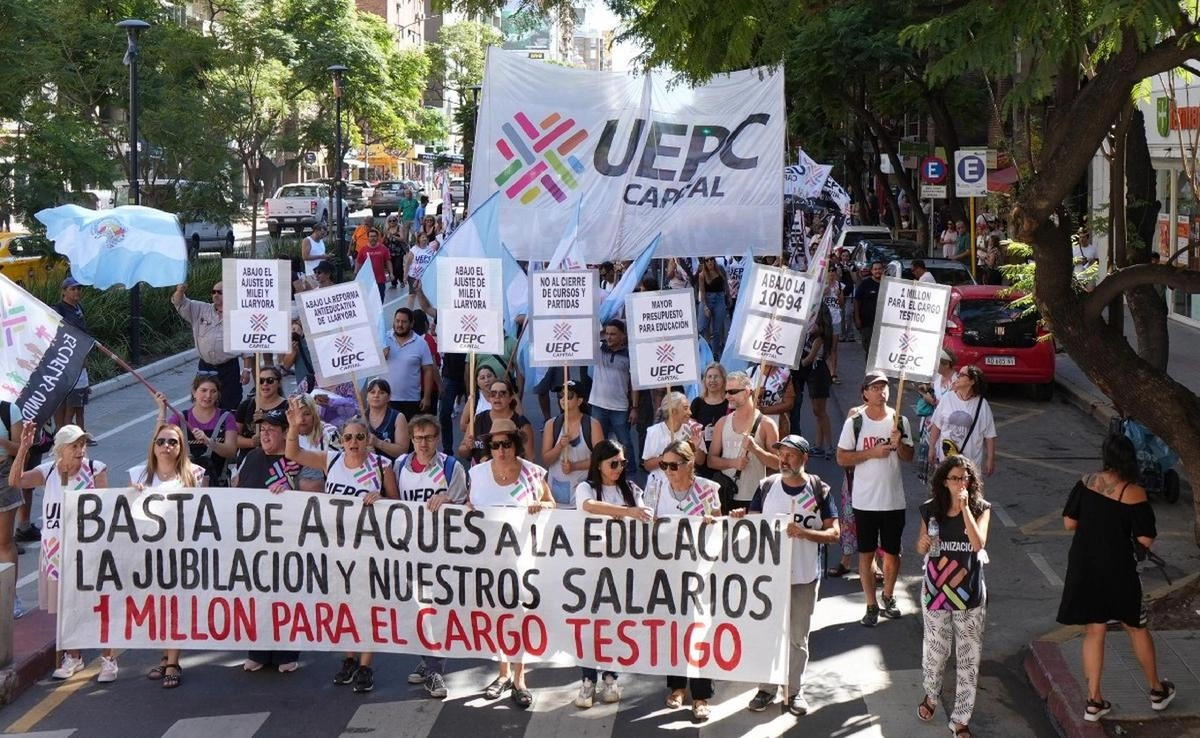 La UEPC rechazó la segunda oferta salarial y lanzó un paro docente por 48 horas