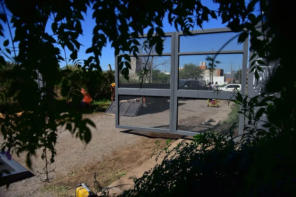 Villa Allende se convirtió en la primera ciudad del país en cerrar calles de noche con portones