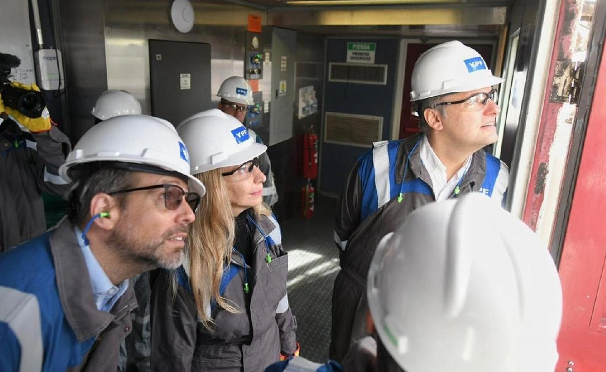 Karina Milei se mostró en señal de respaldo con Adorni y visitaron Vaca Muerta