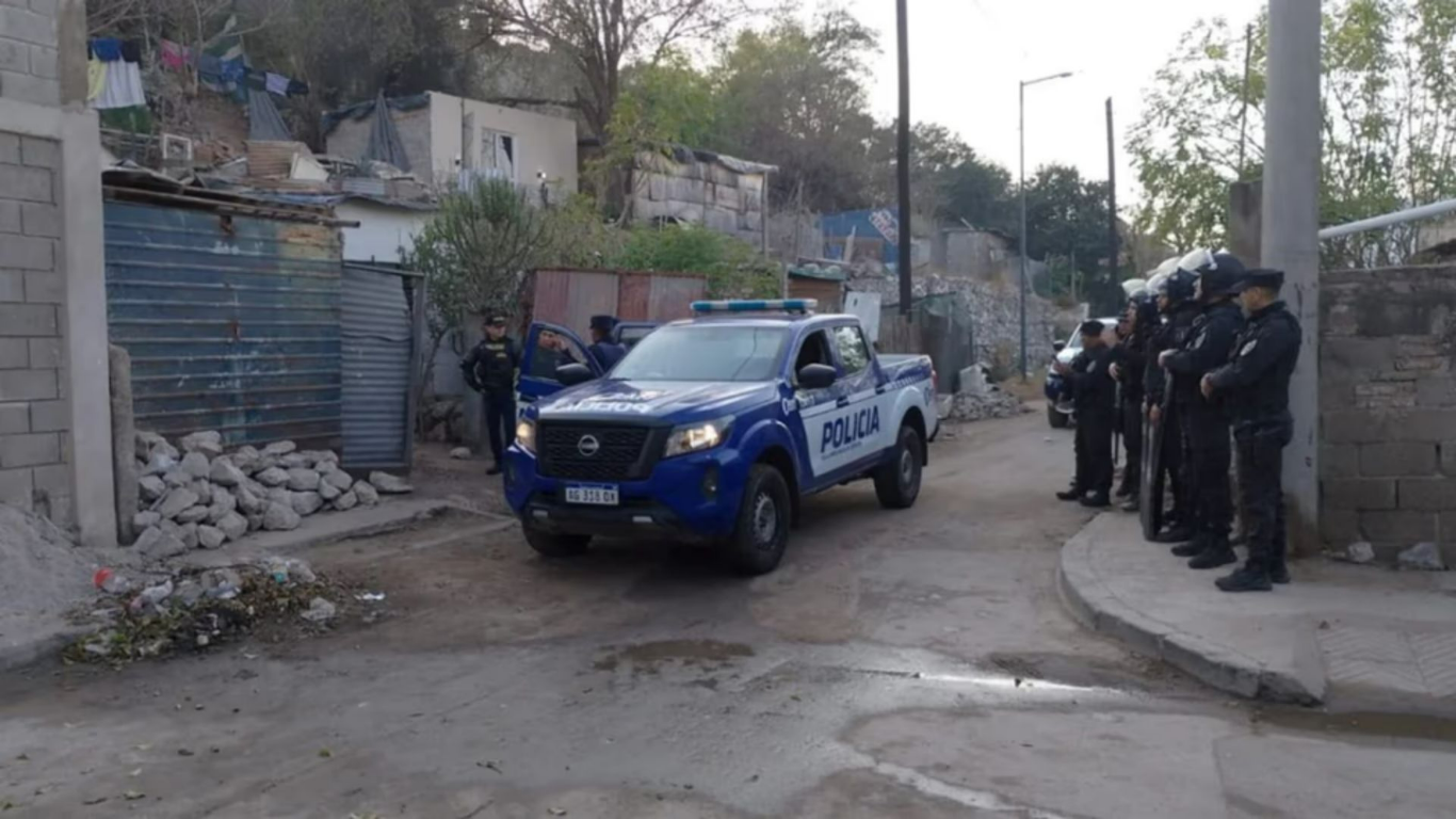 Megaoperativo policial en Córdoba: 50 allanamientos simultáneos y 11 detenidos