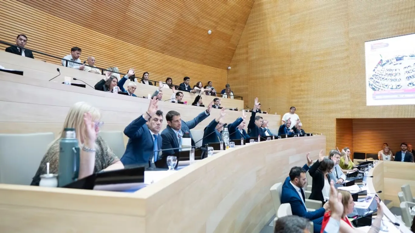 Aprobaron cambios en jubilaciones: adicional para las más bajas y aportes de hasta el 8%