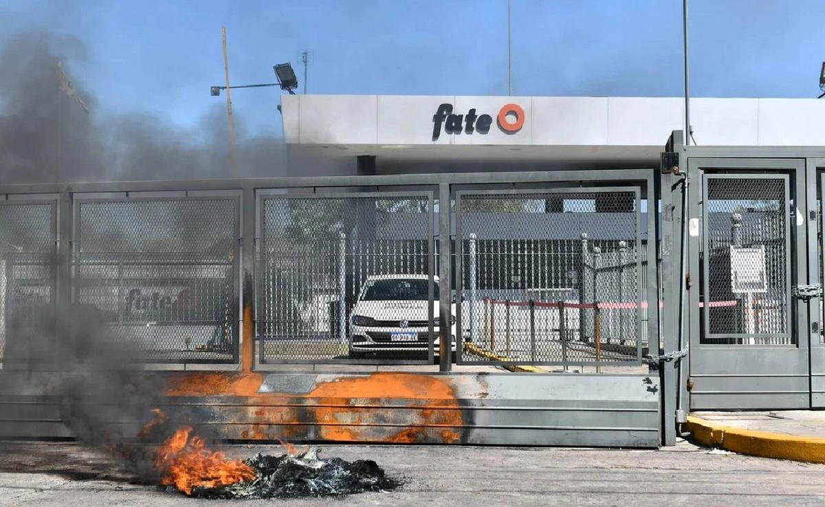 Cierra la histórica fábrica de neumáticos Fate y deja a casi mil familias sin sustento