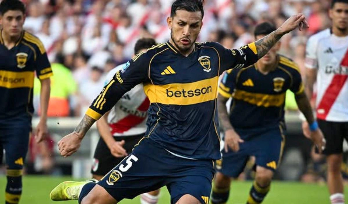 Boca le ganó a River el superclásico con gol de penal de Paredes y pelea arriba