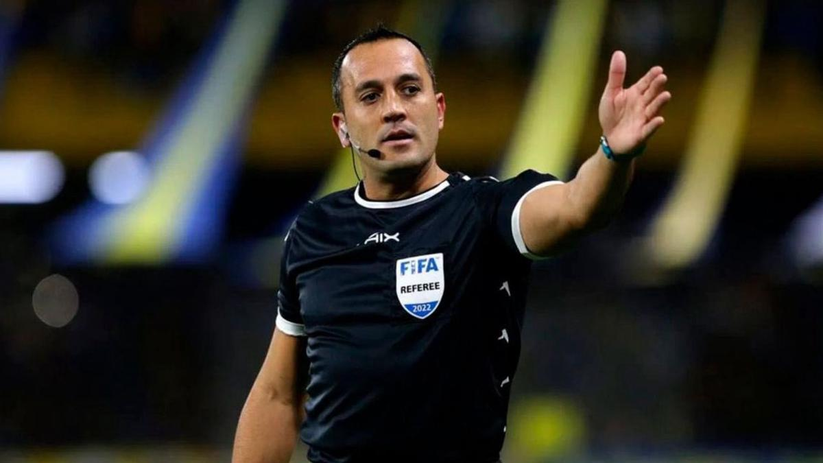 Nuevos chats de Fernando Espinoza encienden el escándalo en el arbitraje argentino