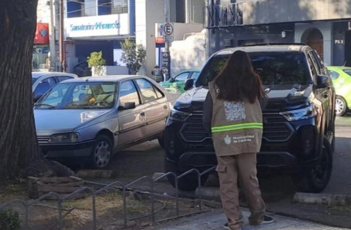 Dificultades y adhesión: cómo fue el debut del nuevo estacionamiento en Córdoba