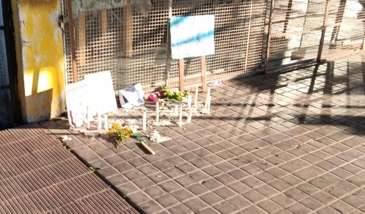Velas, fotos, la Virgen y un grito de justicia: el altar que evoca a Agostina