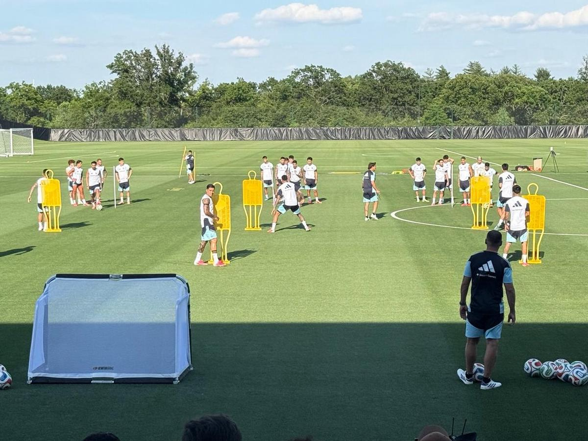 La Selección entrenó a puertas abiertas: Messi hizo movimientos diferenciados