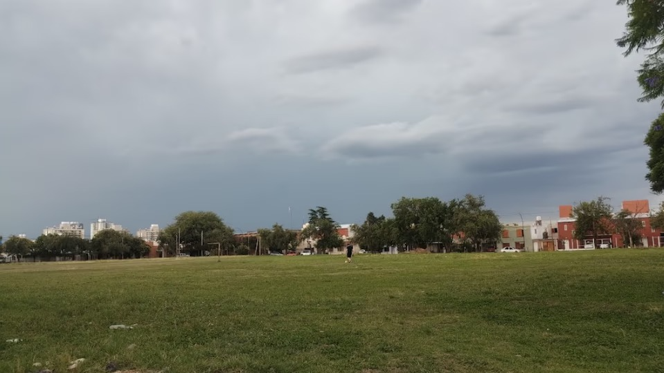 Un frente frío avanza sobre Córdoba: anticipan lluvias, posibles nevadas y heladas intens