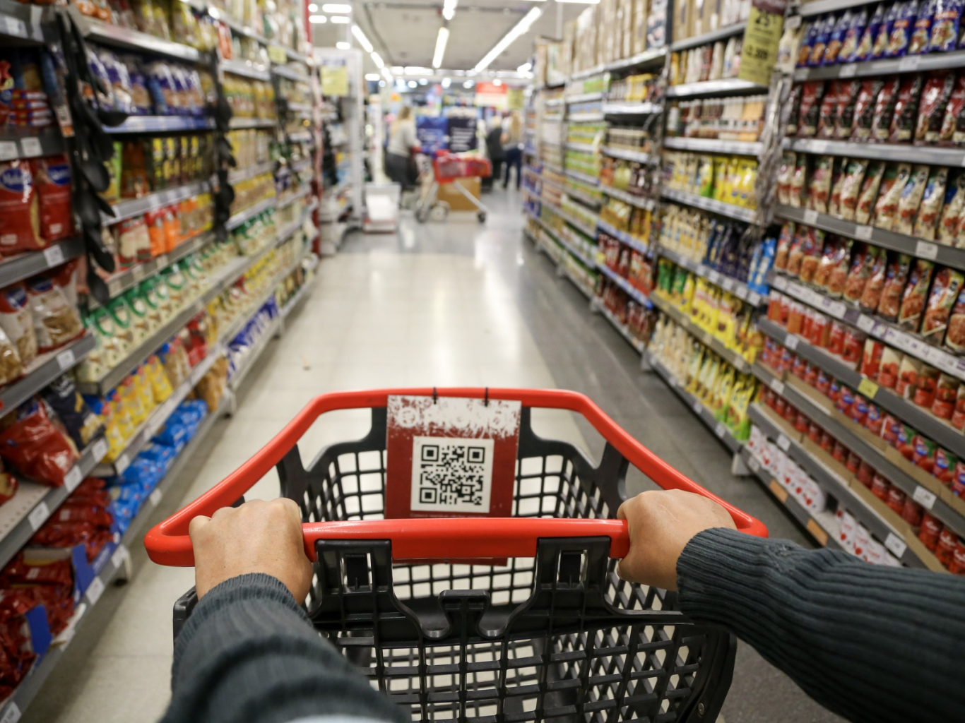 Baja la inflación en Córdoba, pero crece el endeudamiento de las familias para comprar alimentos