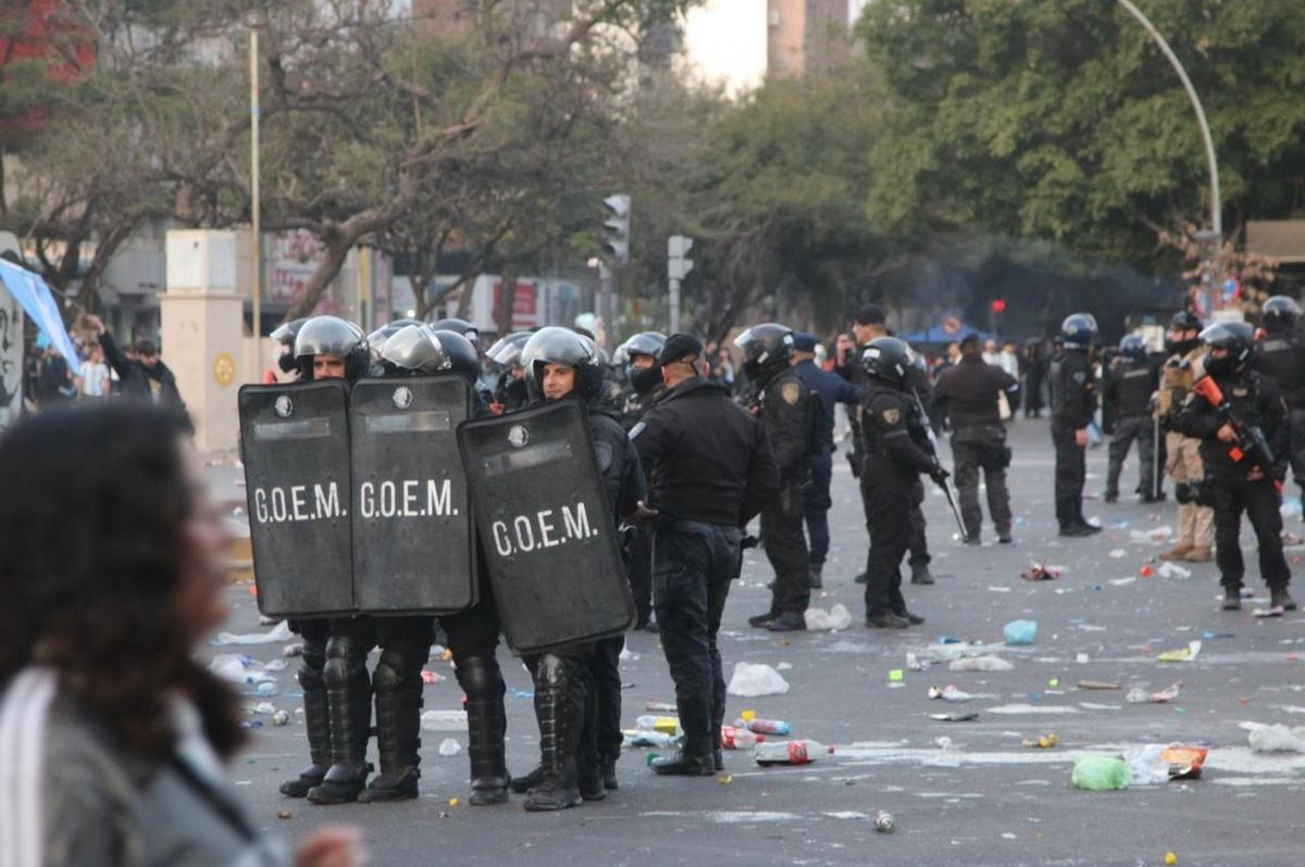 Quinteros confirmó 42 detenidos tras los disturbios y anticipó un fuerte operativo para el sábado