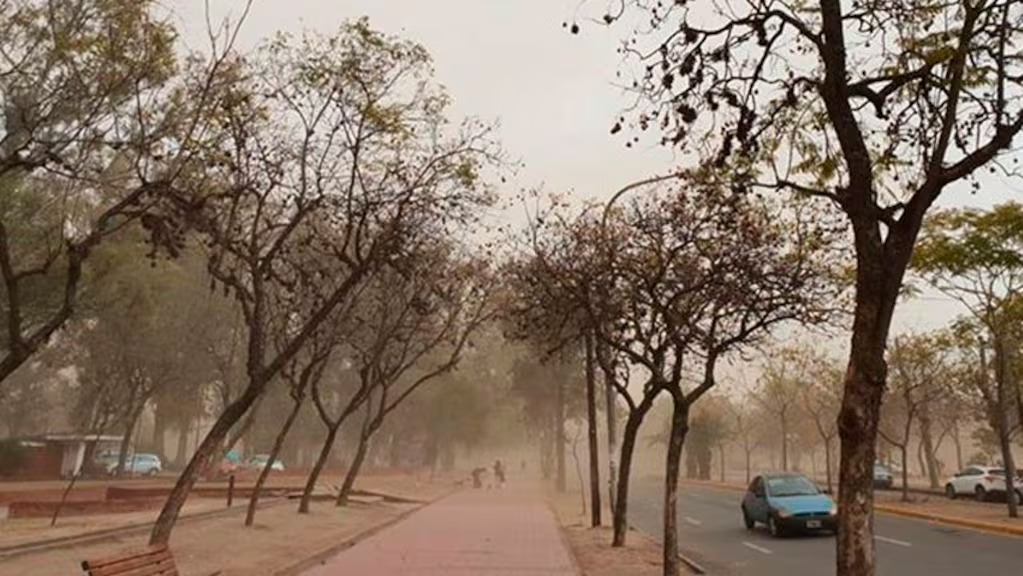 Un frente frío cambia el tiempo en Córdoba: llegan fuertes vientos y un marcado descenso térmico