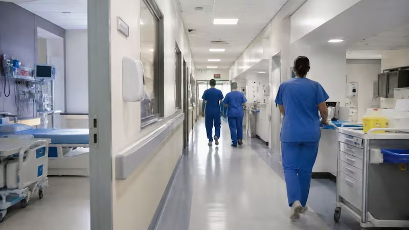 Pizzi cuestionó el arancelamiento de la salud a extranjeros no residentes