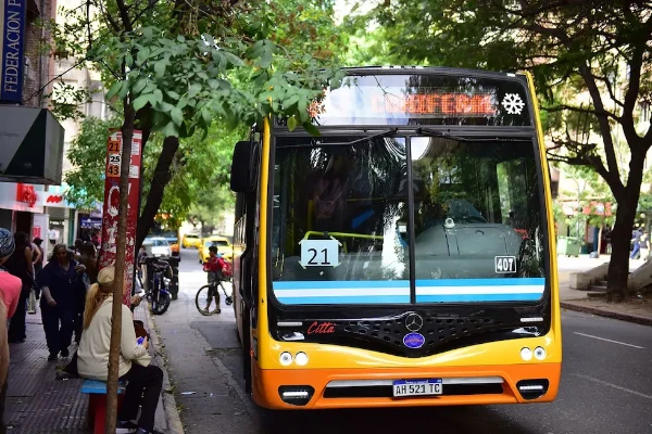UTA suspendió el paro y espera avances en la paritaria del transporte del interior