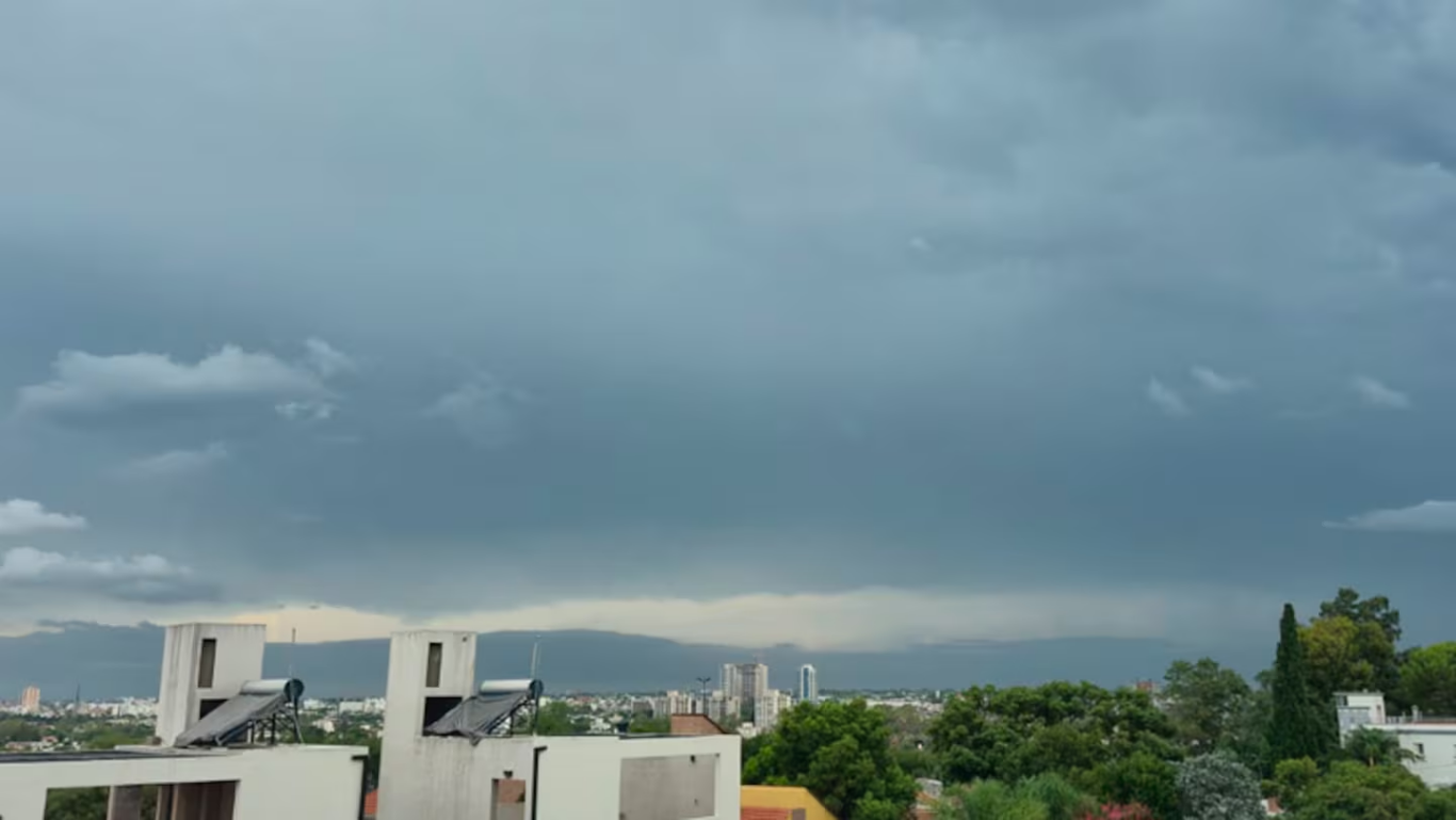 Las tormentas pasaron con granizo en medio del alerta en Córdoba: cómo sigue el tiempo