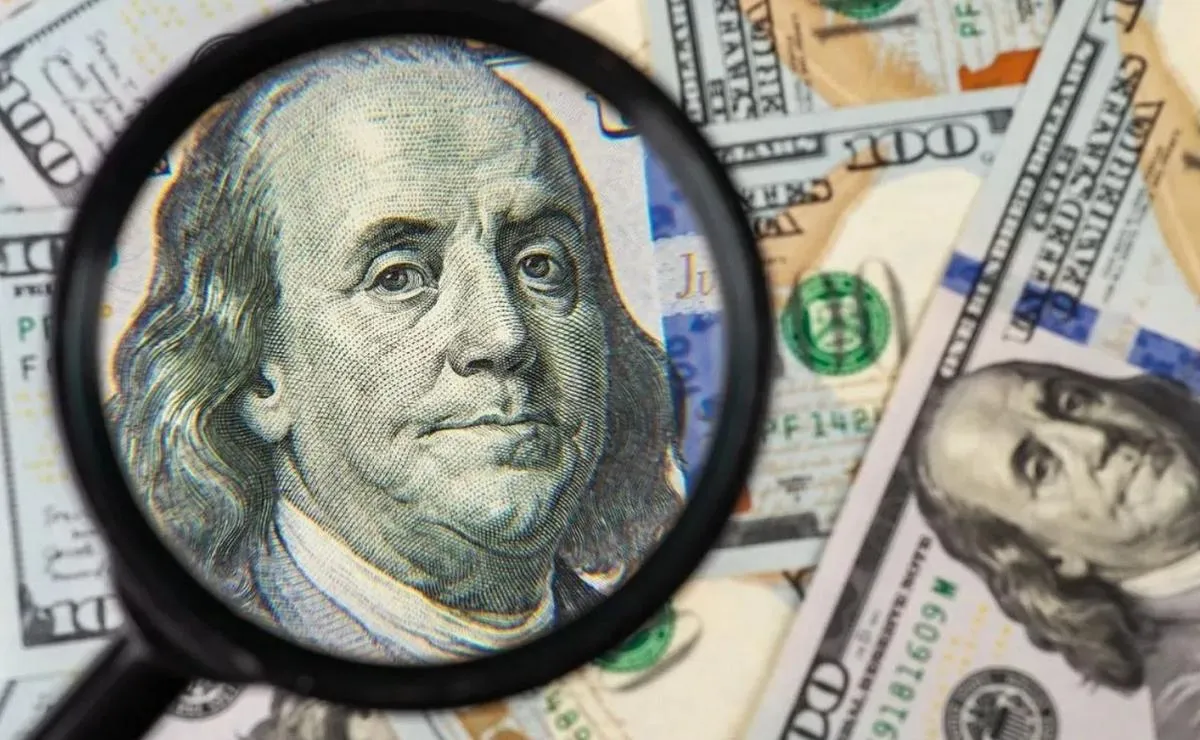 Tras las elecciones, el dólar oficial se desploma casi $100 y se ofrece a $1.420