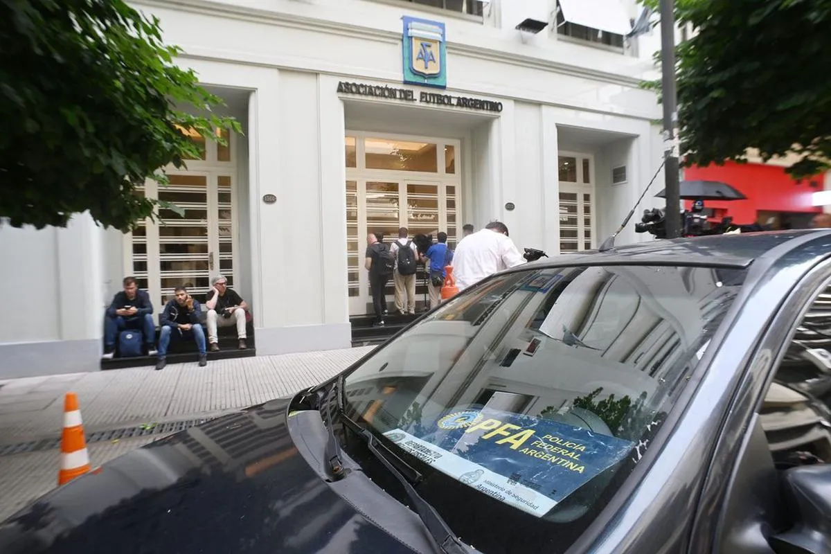 Una empresa socia de AFA desvió 42 millones de dólares a sociedades fantasmas